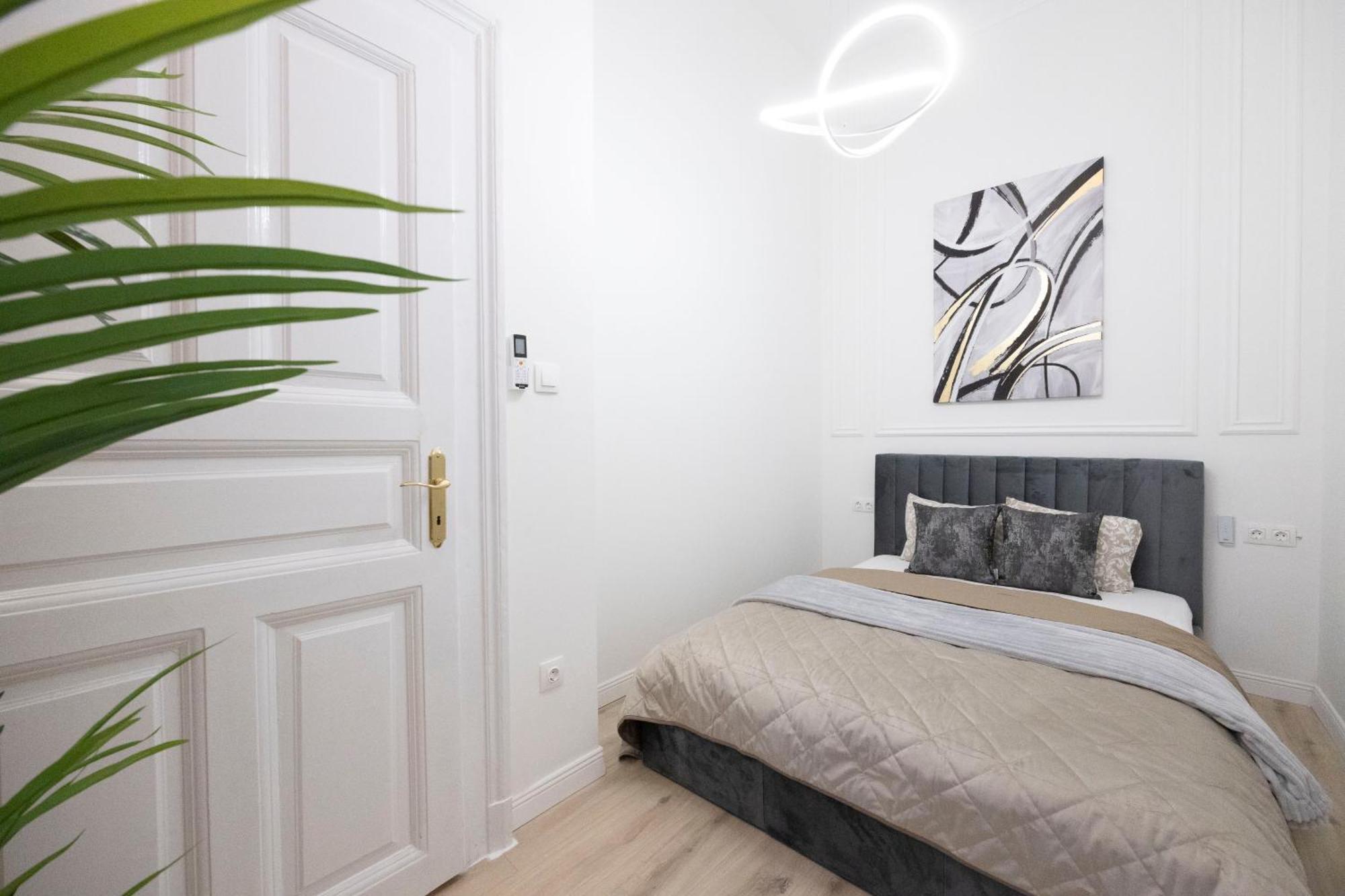 Exclusive & Prestigious W/ Balcony Appartement *