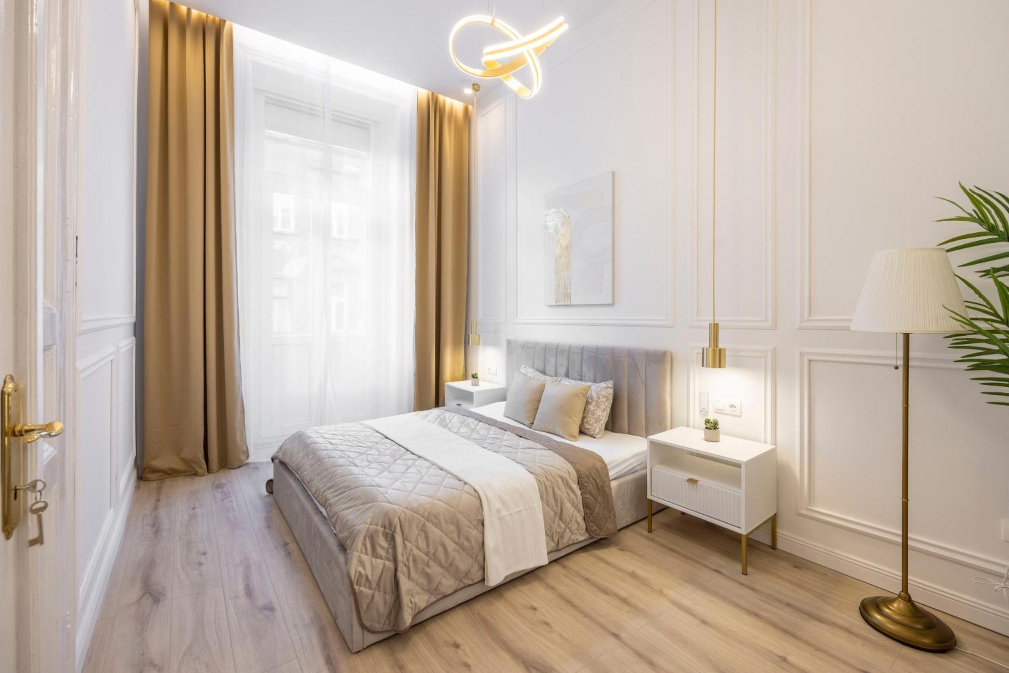 Exclusive & Prestigious W/ Balcony Appartamento